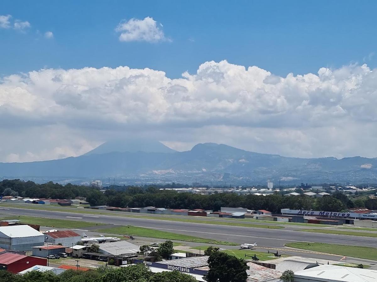 Апартаменти Amazing Aircrafts Views In Front Of Airport Guatemala City Екстер'єр фото