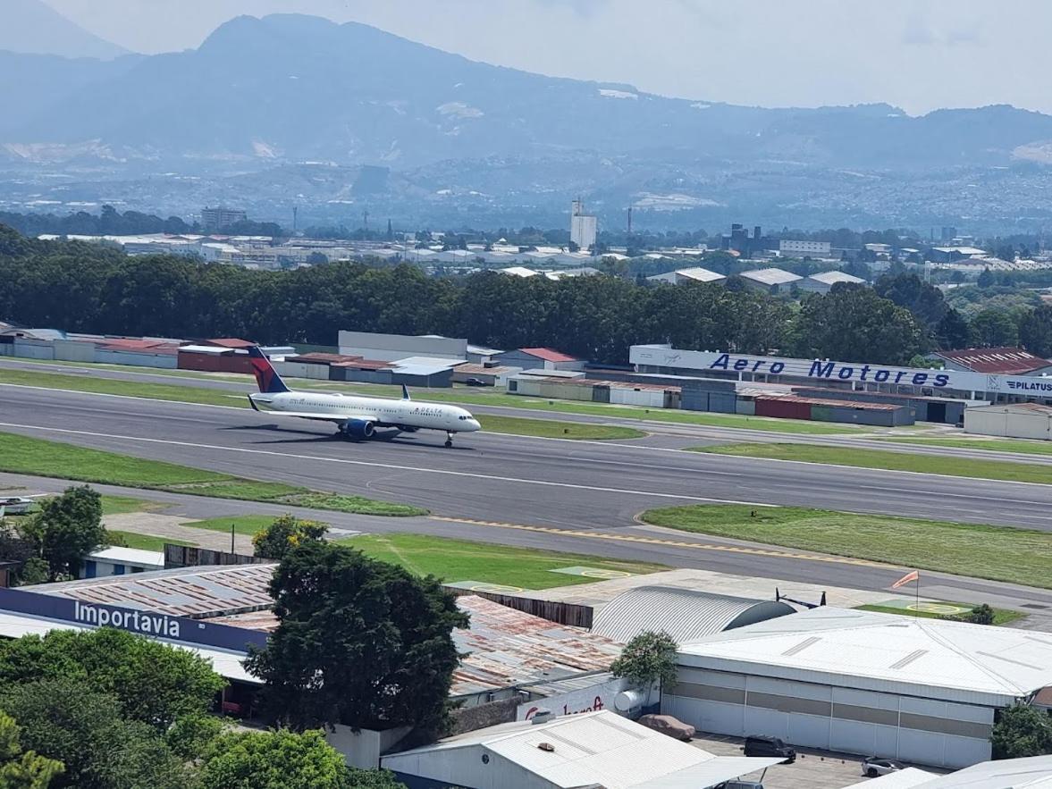 Апартаменти Amazing Aircrafts Views In Front Of Airport Guatemala City Екстер'єр фото