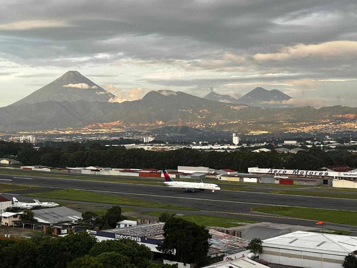 Апартаменти Amazing Aircrafts Views In Front Of Airport Guatemala City Екстер'єр фото